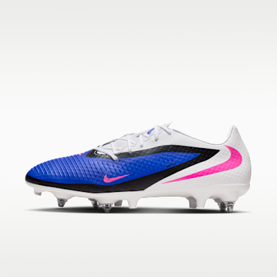 Nike Phantom 6 Low Academy Fußballschuh für weichen Rasen. Nike DE